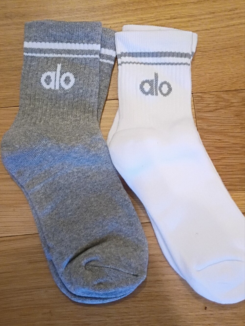 Alo Yoga 2 Pairs Grey & White Half Crew Socks -